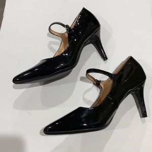 Gloria Vanderbilt Black Patent Pumps/strap Size  7
